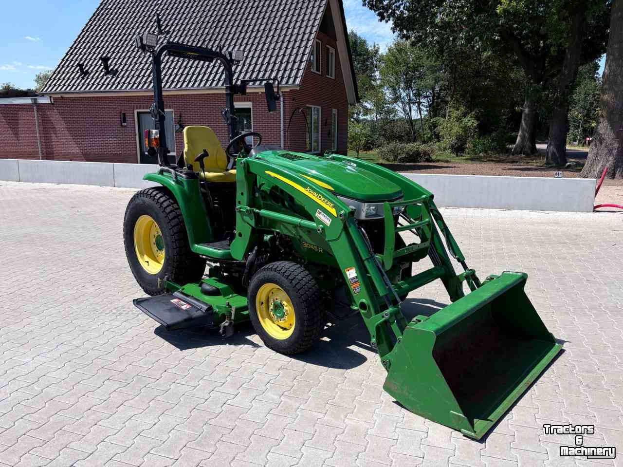 Compact tractor John Deere 3045R