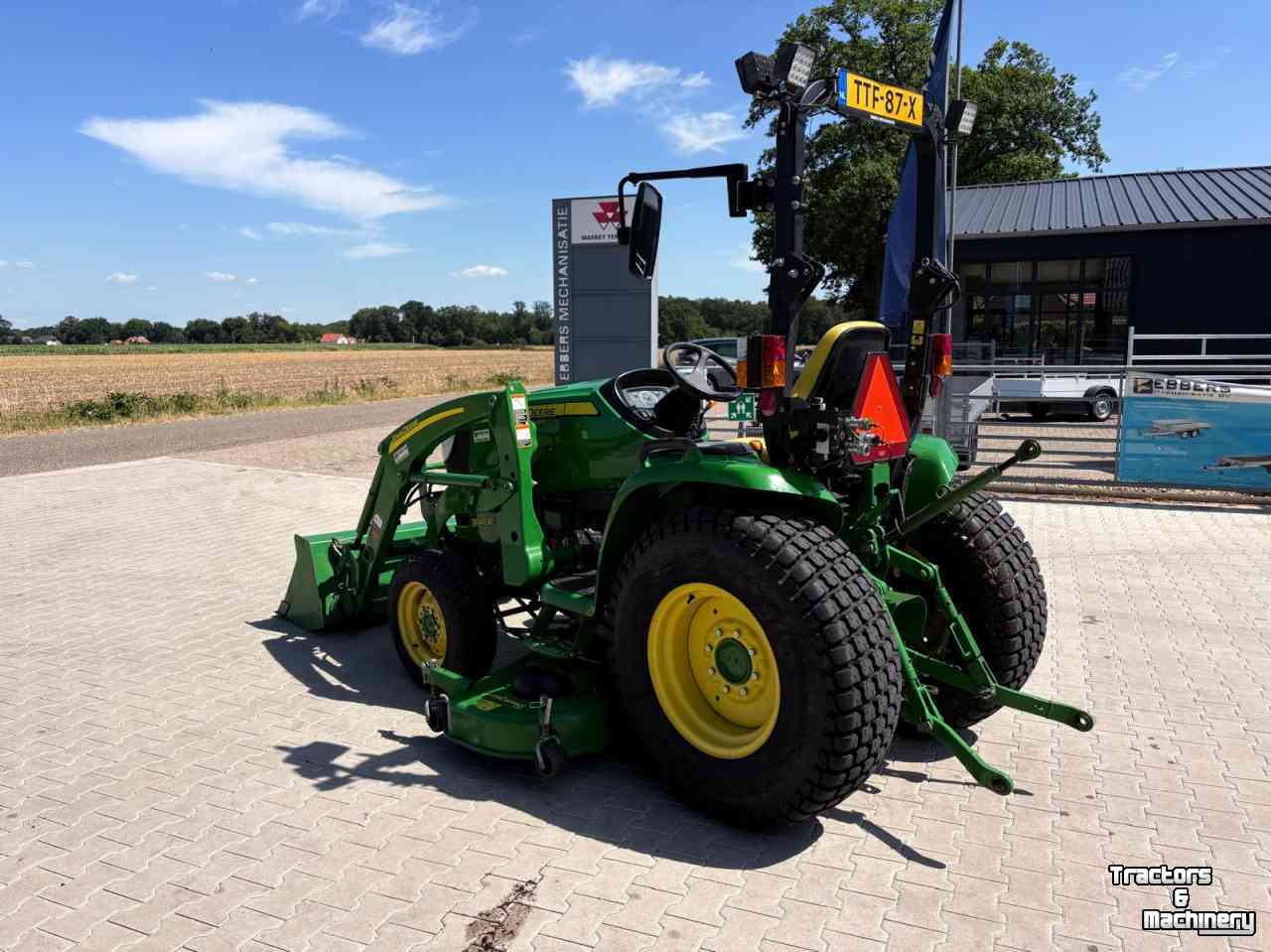 Compact tractor John Deere 3045R