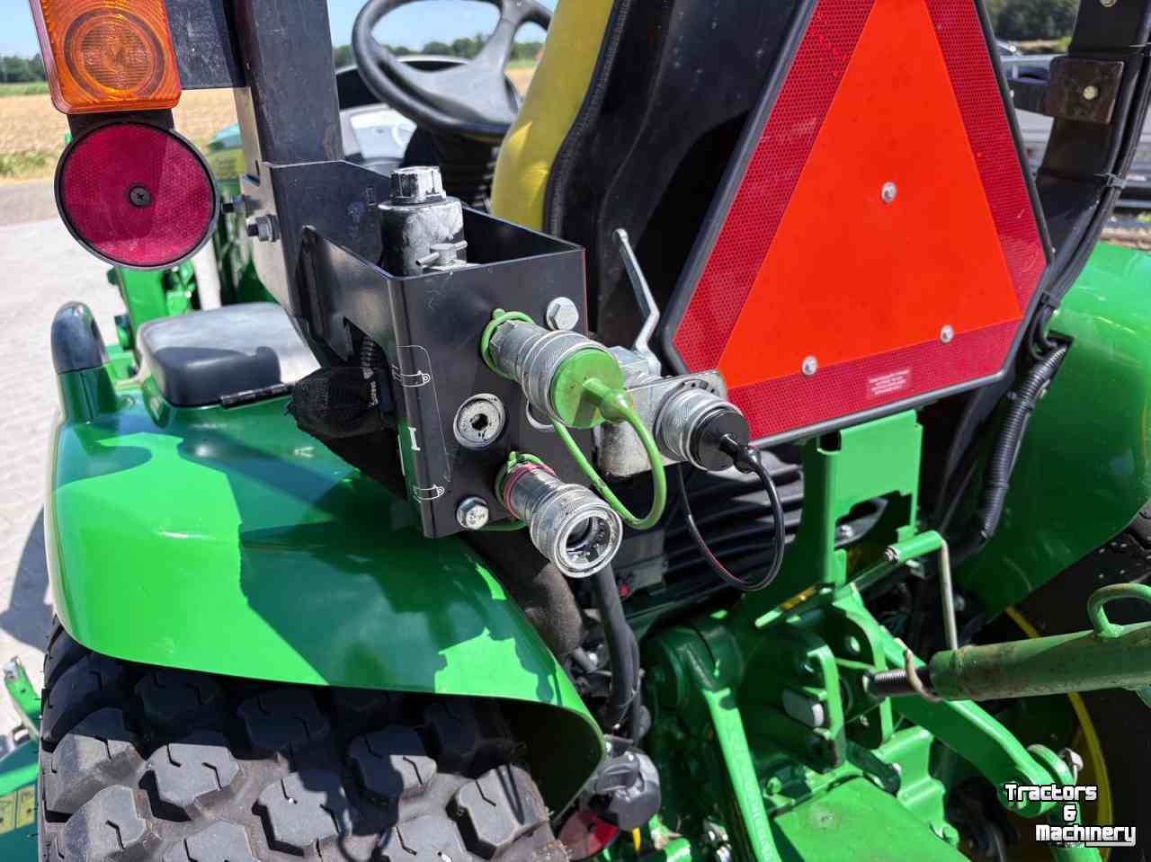 Compact tractor John Deere 3045R