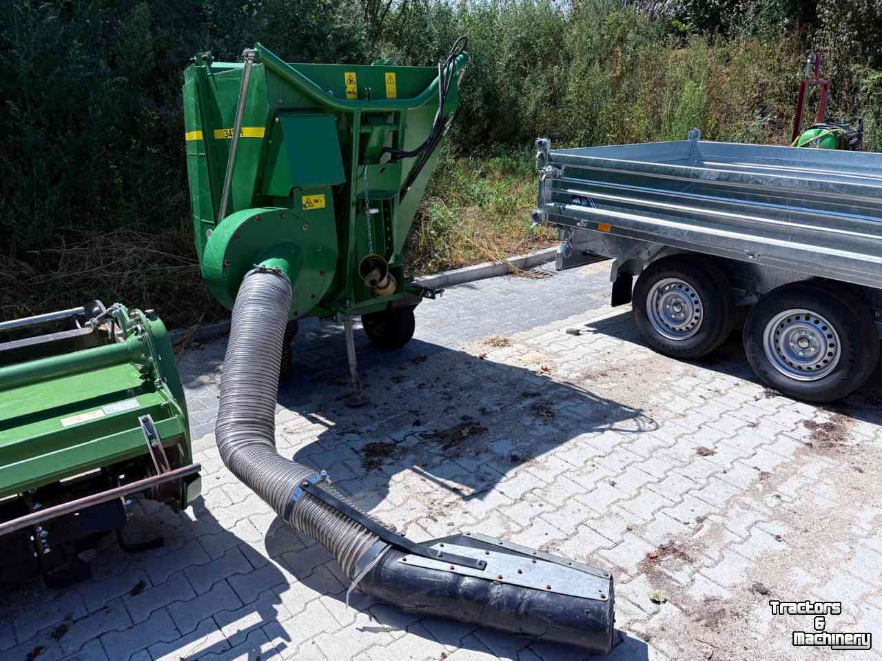 Compact tractor John Deere 3045R