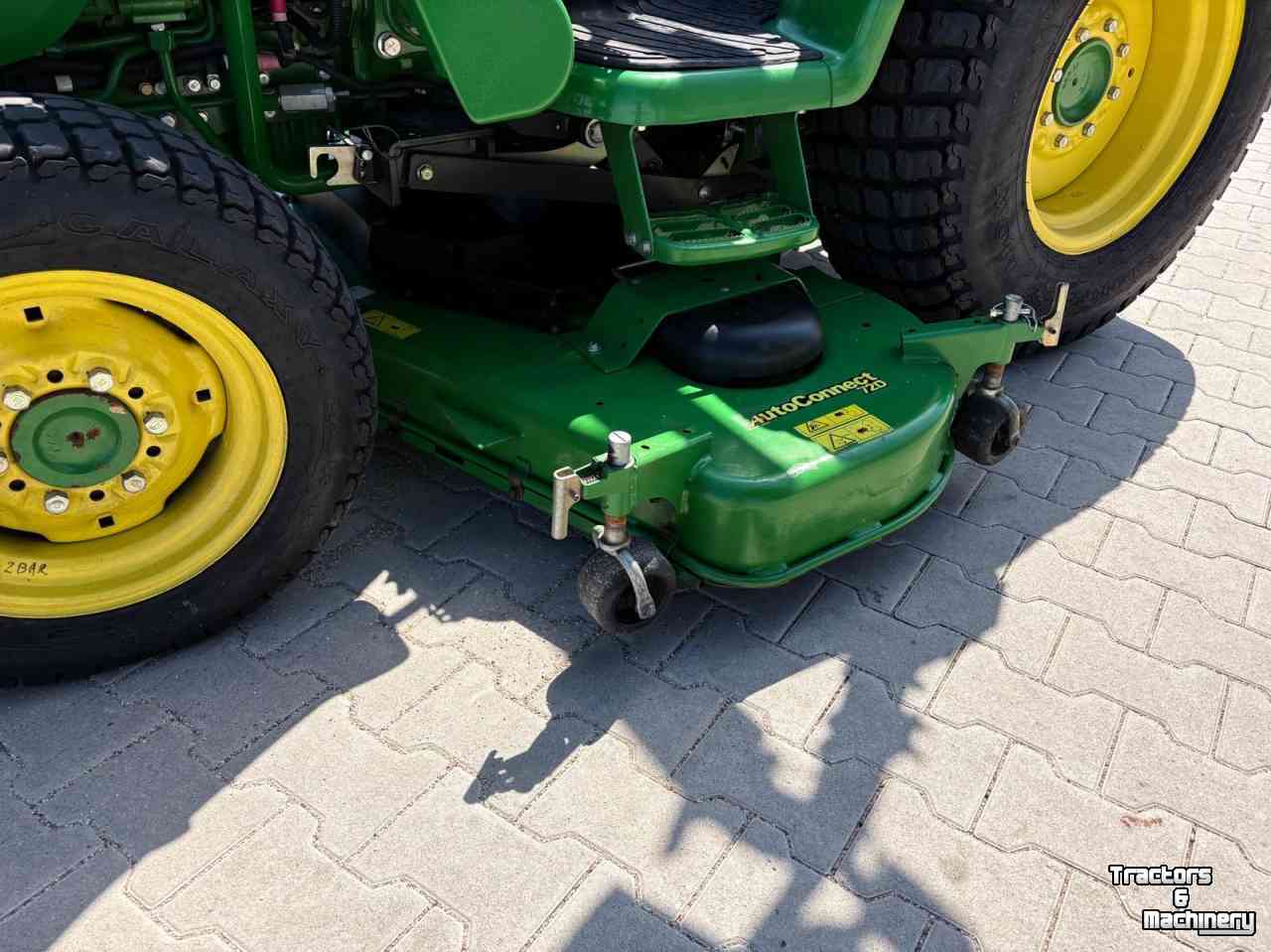 Compact tractor John Deere 3045R