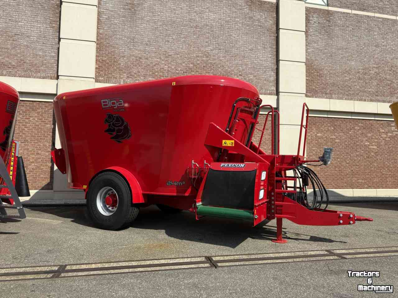 Voermengwagen Vertikaal Peecon Lowliner 24m³