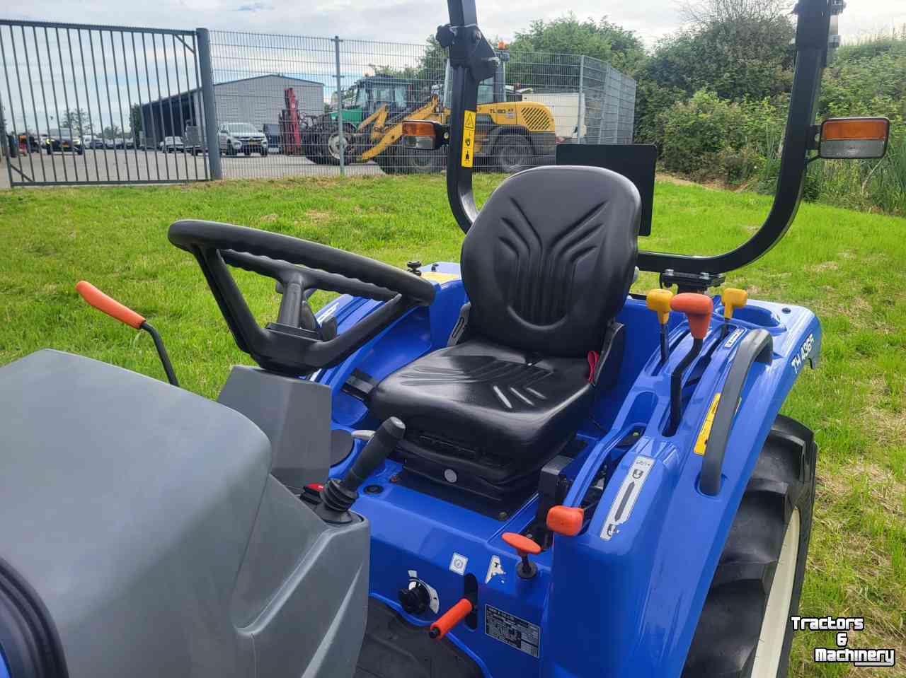 Compact tractor Iseki TH 4365 hydrostaat tractor