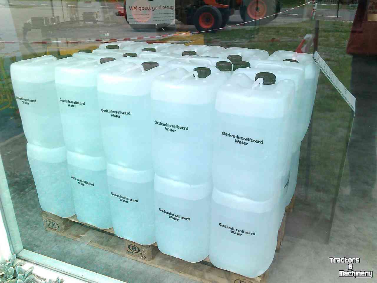 Overige transport- en industriemachines en toebehoren  gedemineraliseerd water, demi water, accu water 20 of 1000 liter vaten