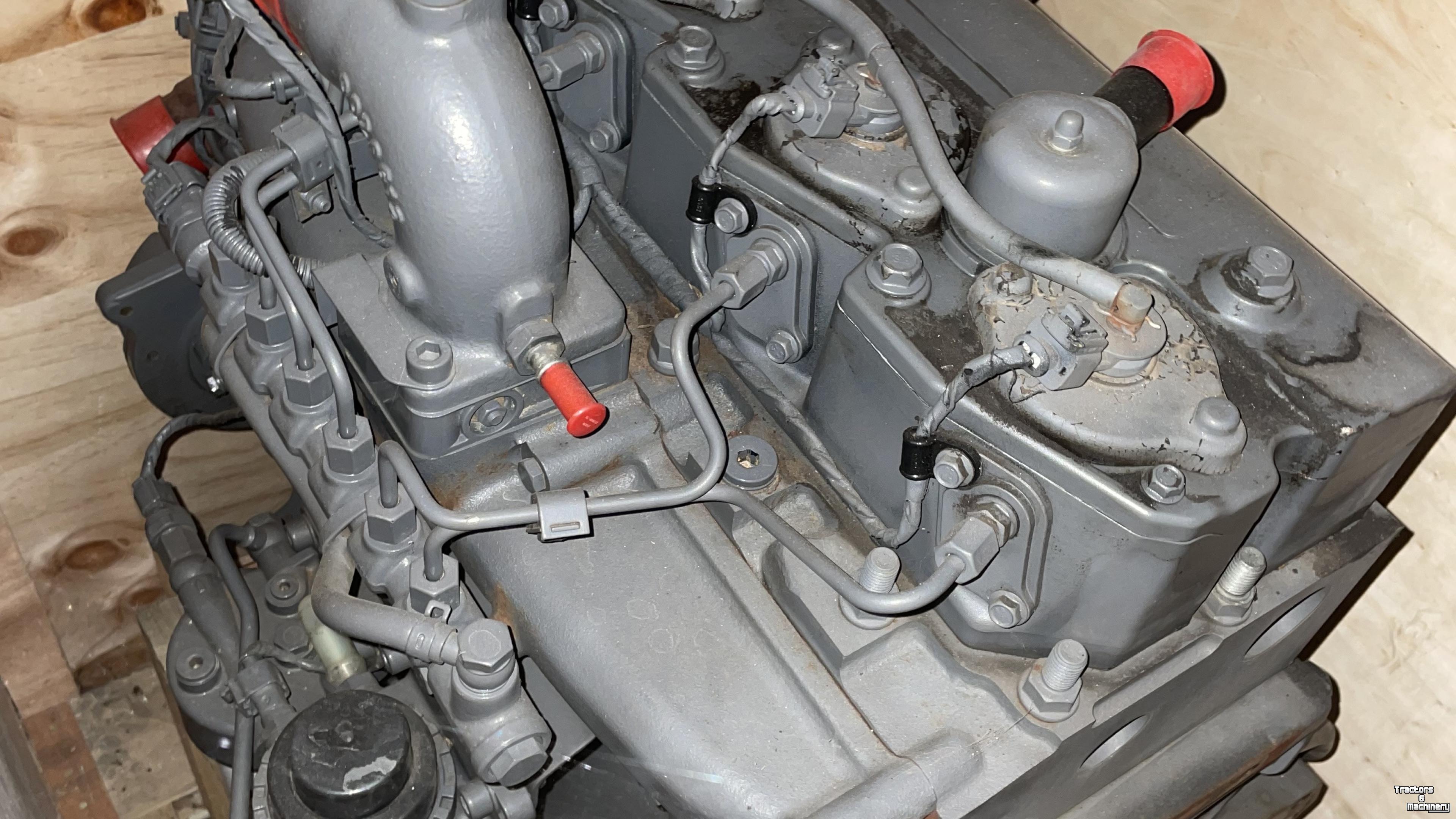 Diverse gebruikte onderdelen Massey Ferguson 5613 MOTORBLOK