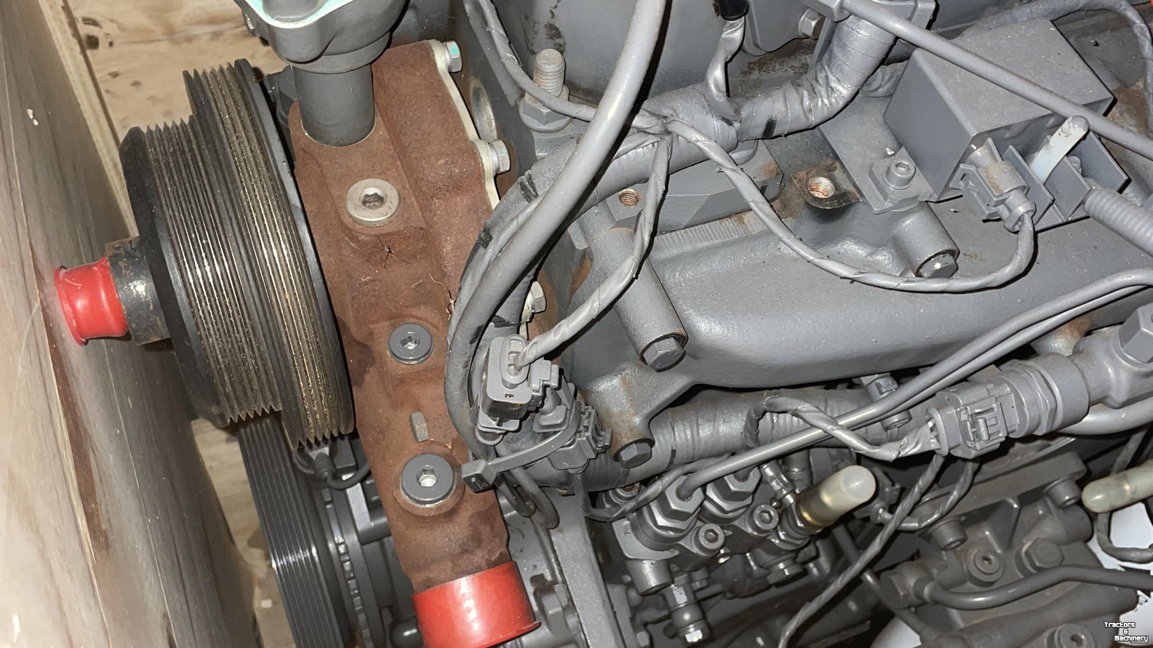 Diverse gebruikte onderdelen Massey Ferguson 5613 MOTORBLOK