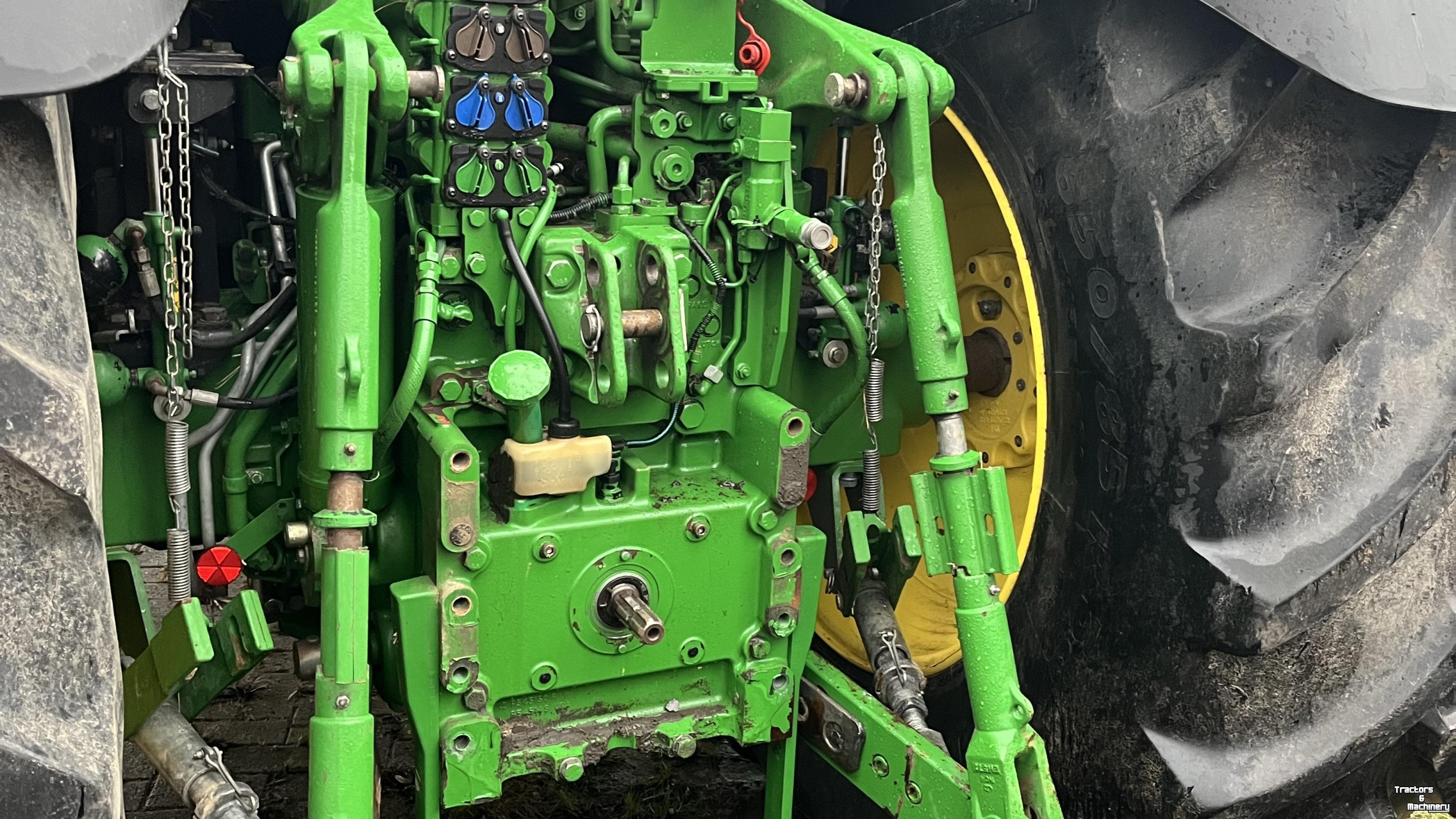 Tractor / Trekker John Deere 6215R