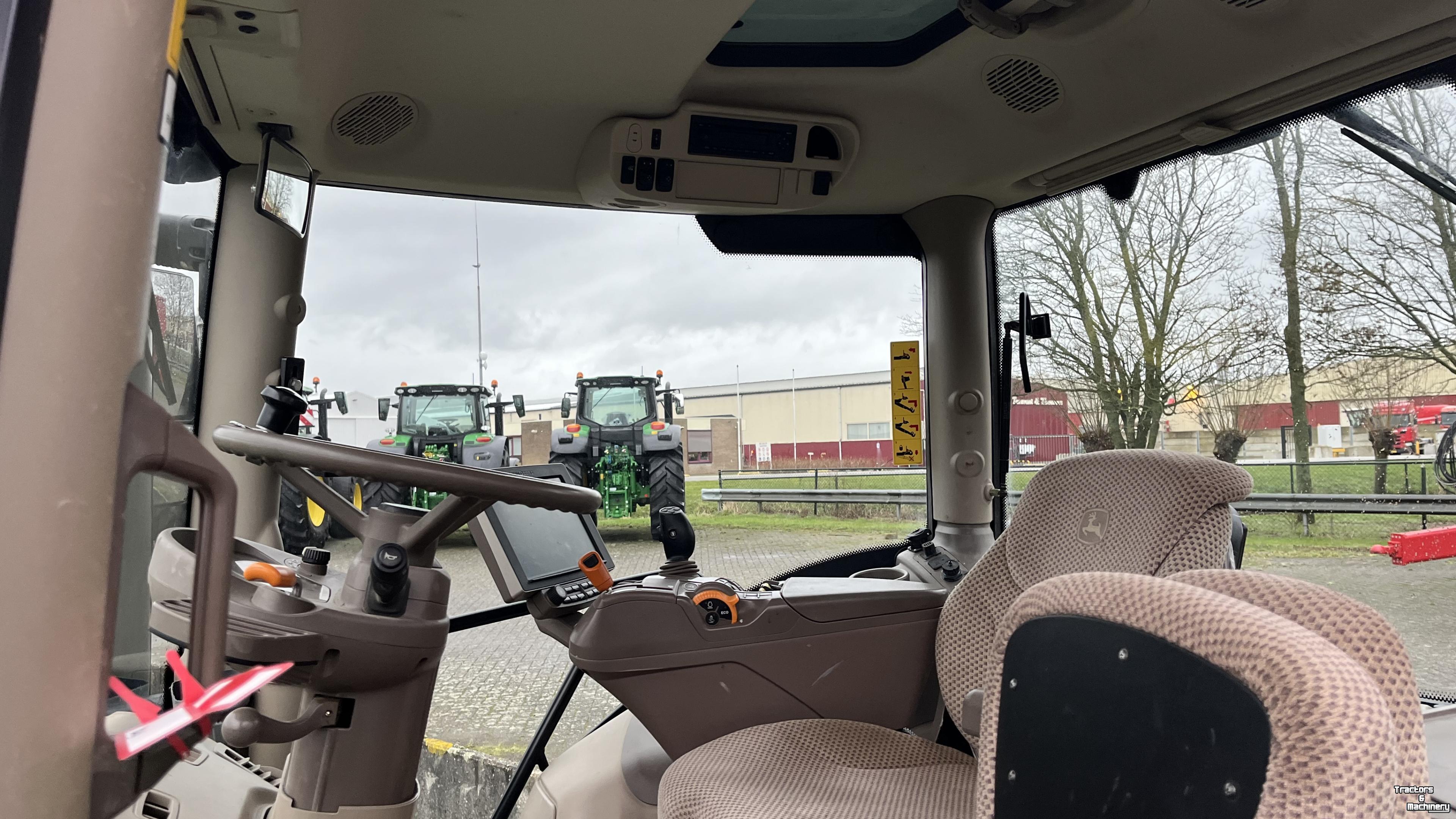Tractor / Trekker John Deere 6215R