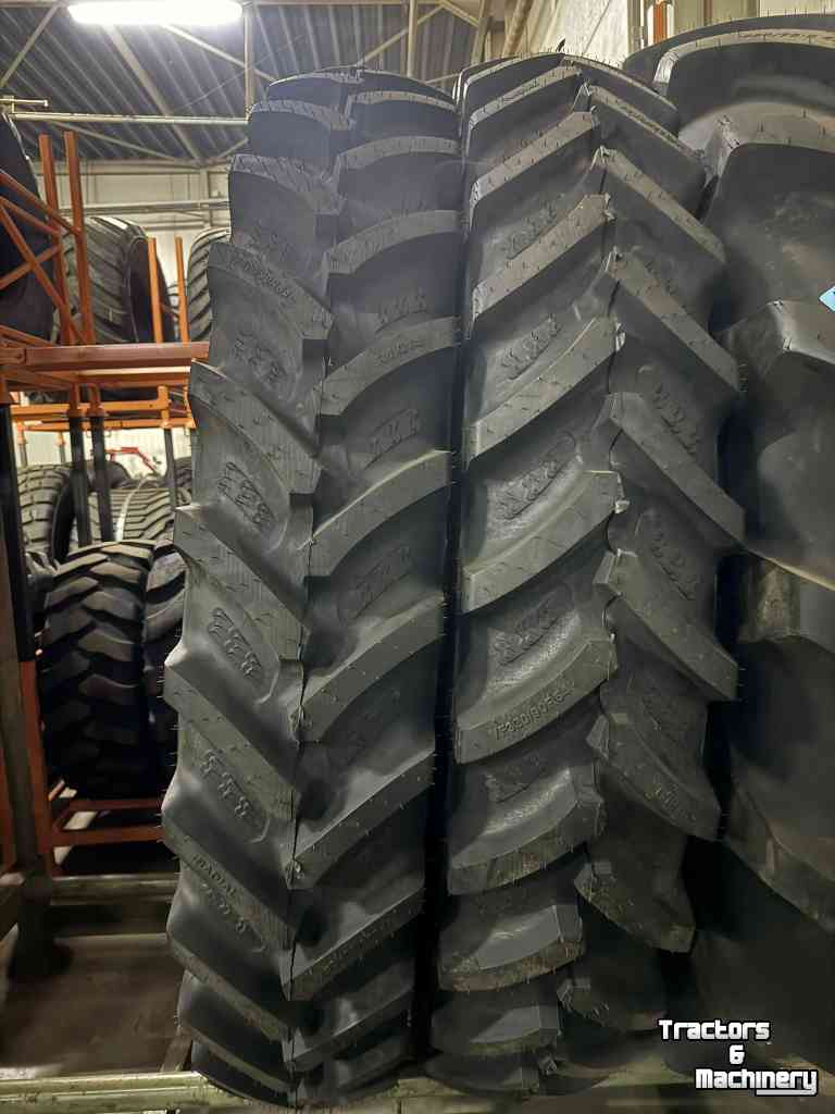Wielen, Banden, Velgen & Afstandsringen  320/90R54 & 320/85R38