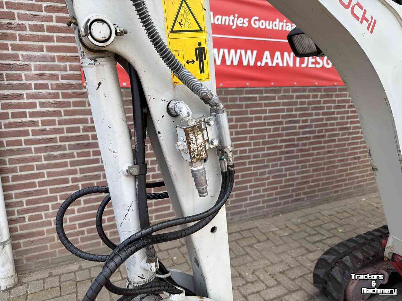 Mini-graver / Mini-graafmachine Takeuchi Kraan TB216