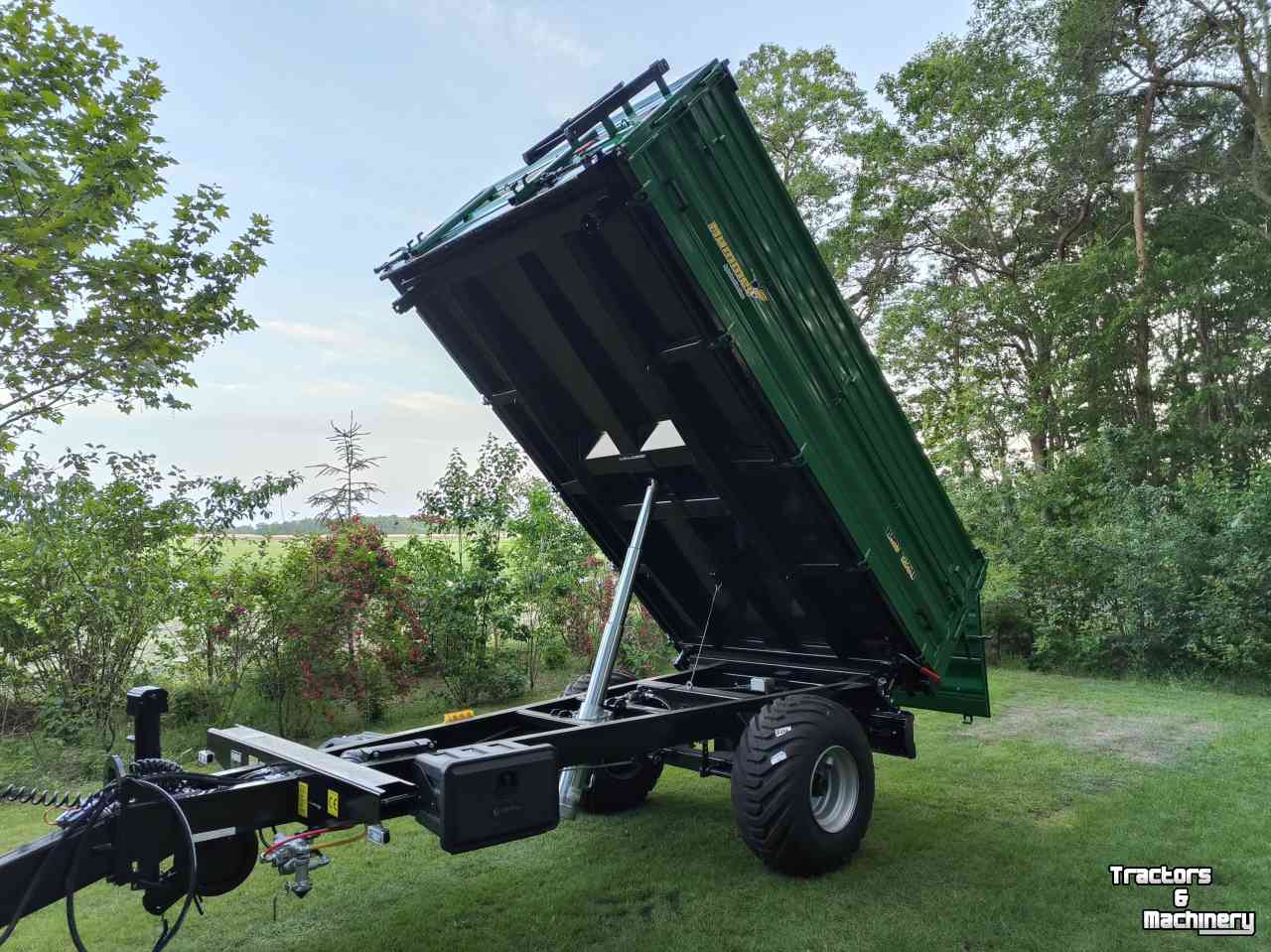 Kipper / Kiepwagen / Landbouwkipper  Hummel 5,0 tons driezijdige kipper