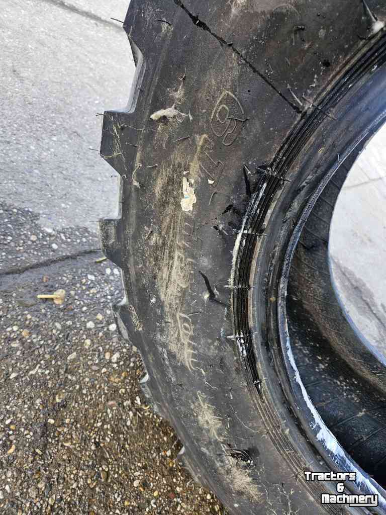 Wielen, Banden, Velgen & Afstandsringen Dunlop 405/70R24 SP-T9