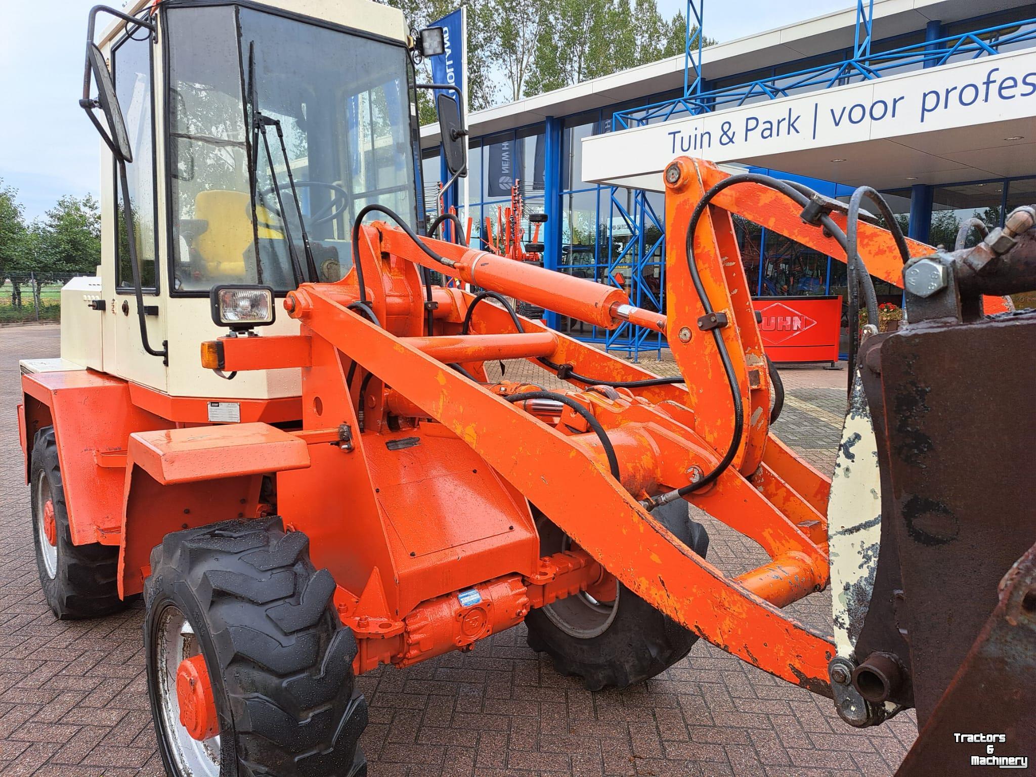 Shovel / Wiellader / Kniklader Schaeff SKL831