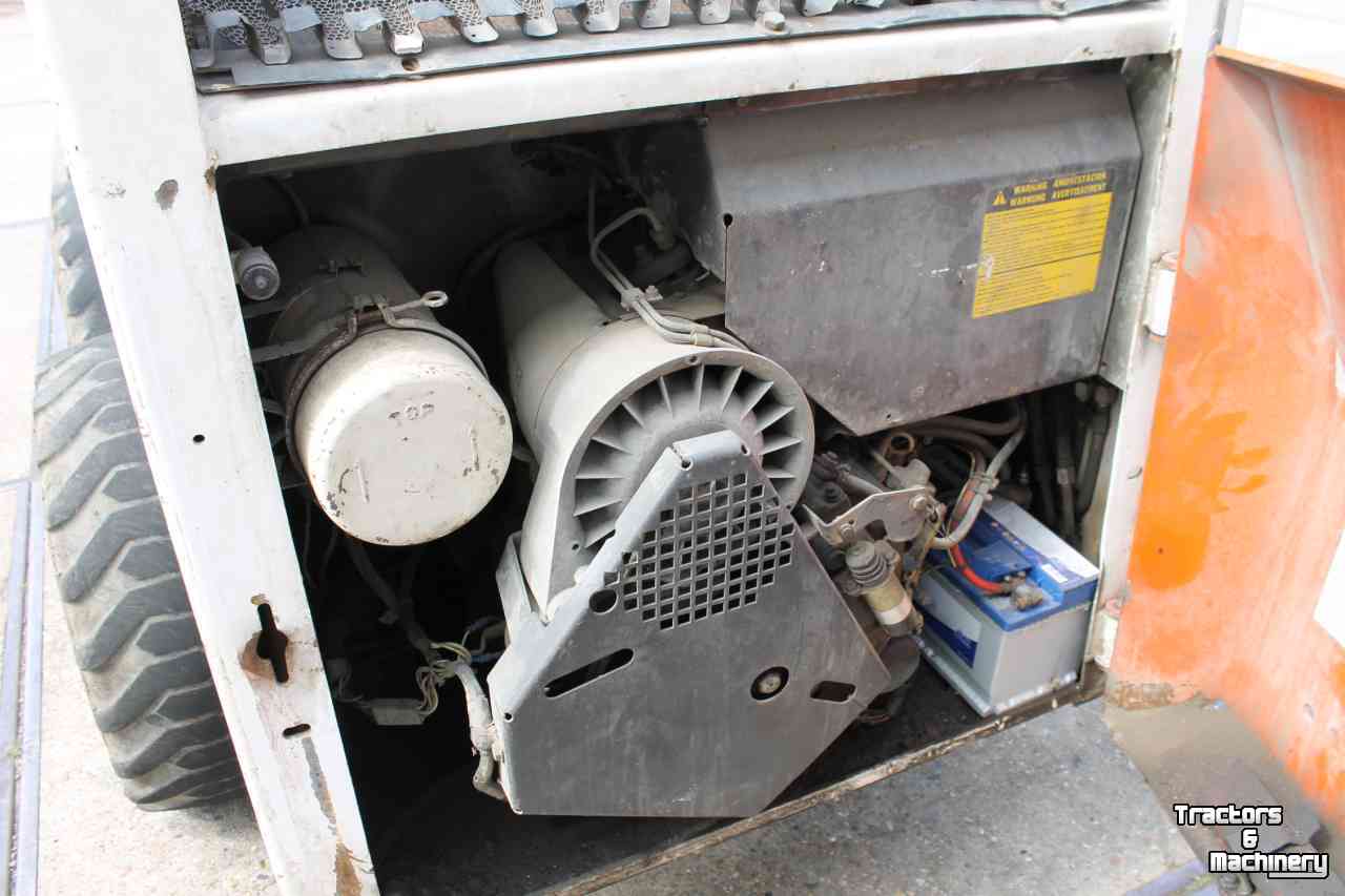 Schranklader Bobcat 741 schranklader met grondbak en Deutz motor