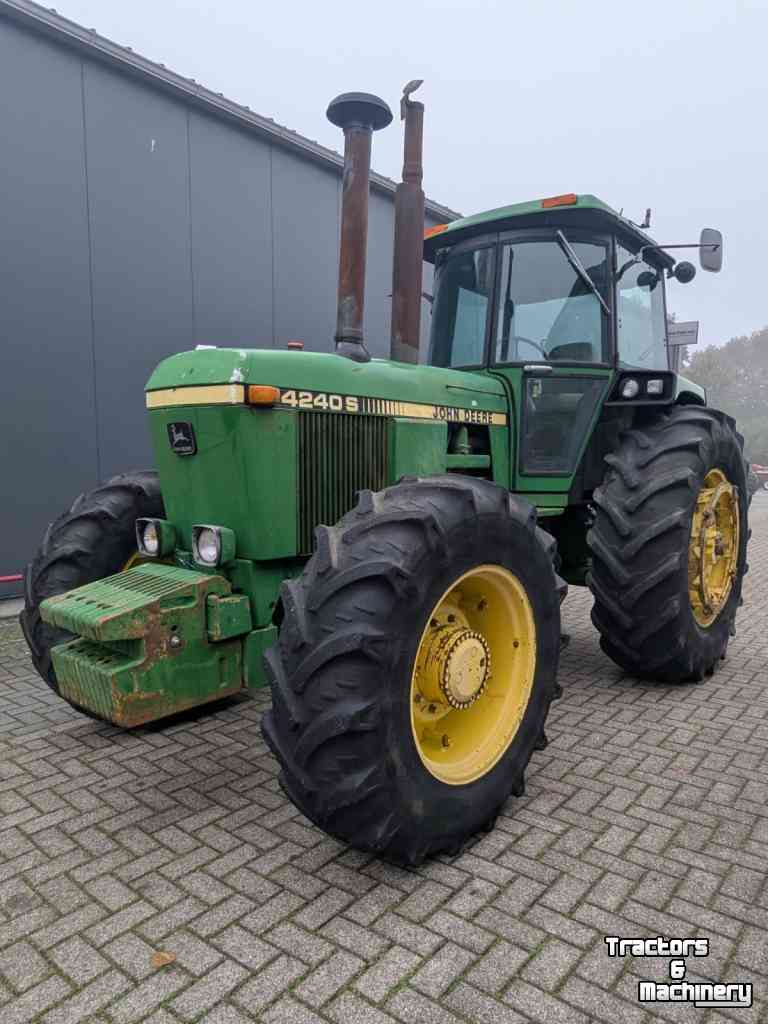 Tractor / Trekker John Deere 4240 S