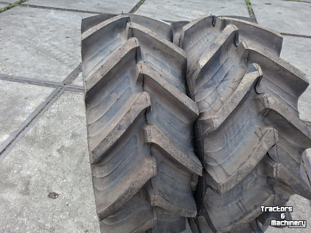 Wielen, Banden, Velgen & Afstandsringen Taurus 320/70R20