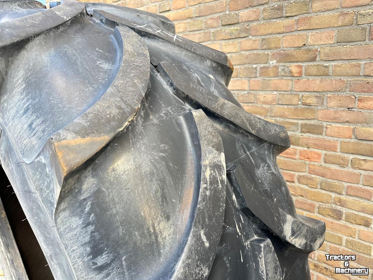 Wielen, Banden, Velgen & Afstandsringen Vredestein TRAXION 620/70R42