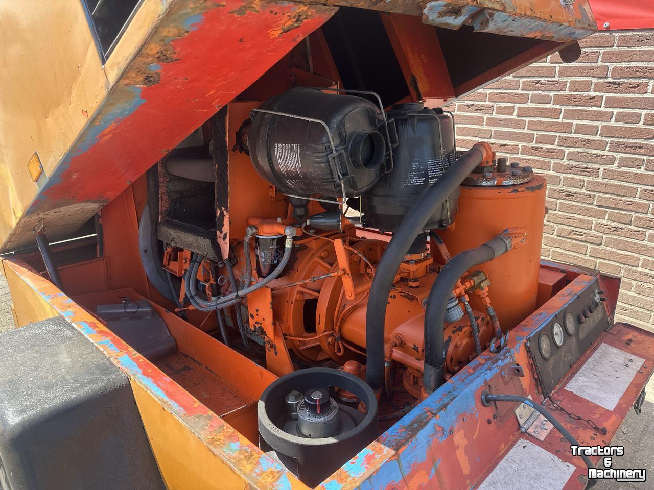 Boomgaard compressor Mannesmann Demag Lucht compressor Mannesmann Demag