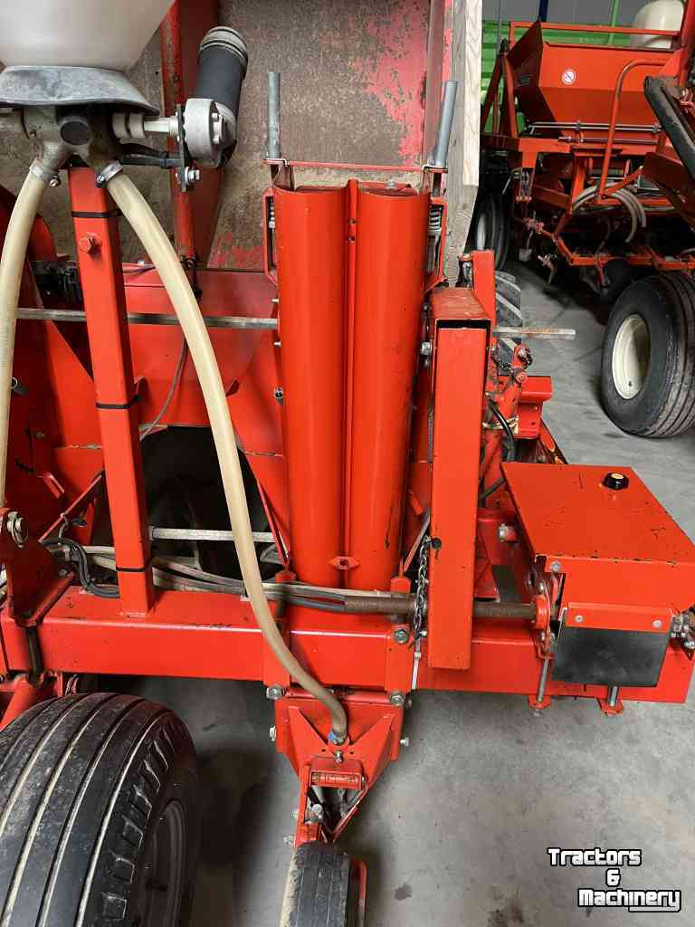 Pootmachine Kverneland UN3200 |Underhaug | Bekerpootmachine