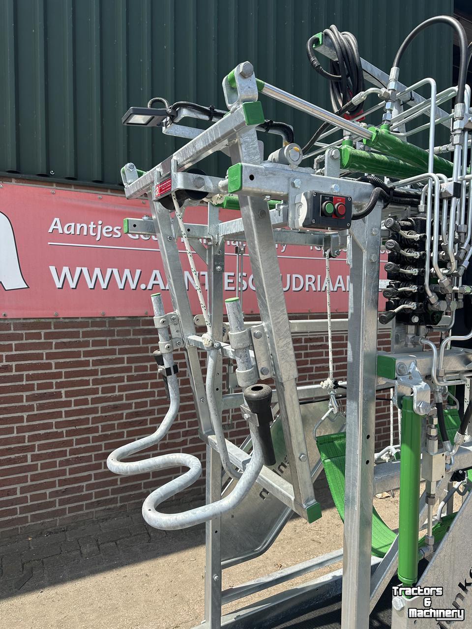 Klauwverzorgingsbox AGM Klauwbekapbox type L hydra