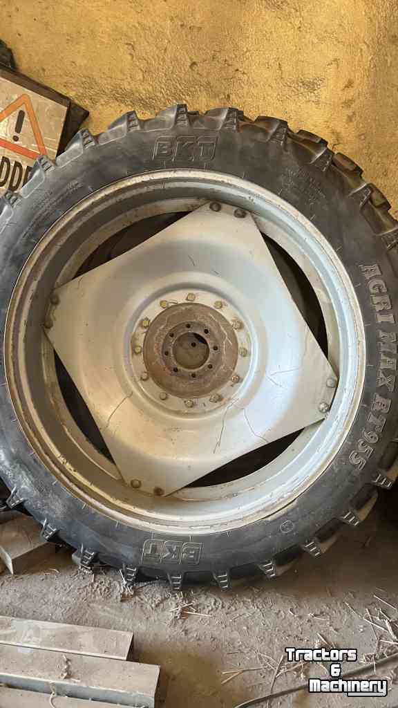 Wielen, Banden, Velgen & Afstandsringen Michelin 230/95 R32 en 270/95R48