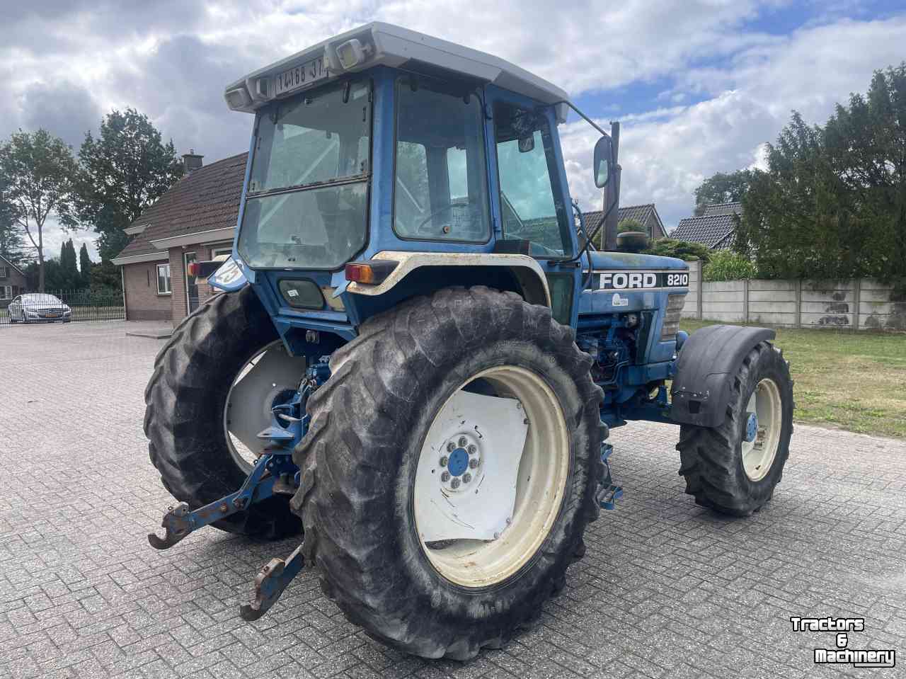Tractor / Trekker Ford 8210 II ZF-4WD, Dual Power 16-speed, cab + airco !!