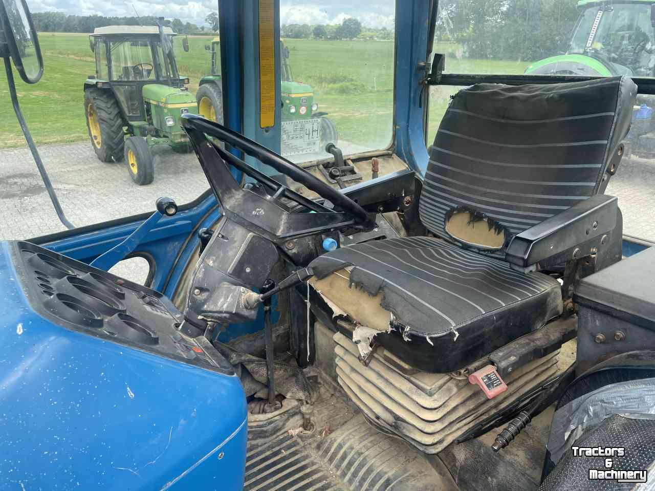 Tractor / Trekker Ford 8210 II ZF-4WD, Dual Power 16-speed, cab + airco !!