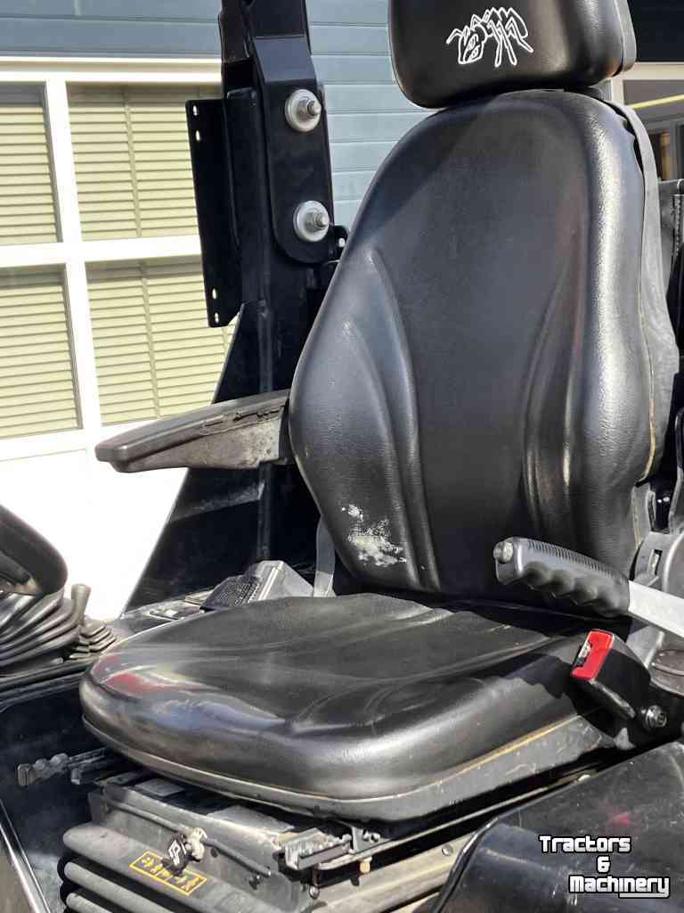 Shovel / Wiellader / Kniklader Giant V4502T