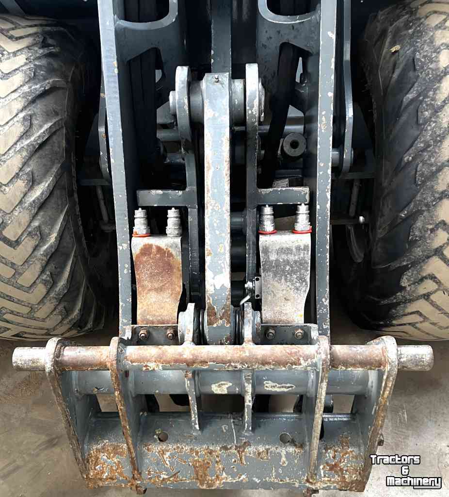 Shovel / Wiellader / Kniklader Giant V4502T