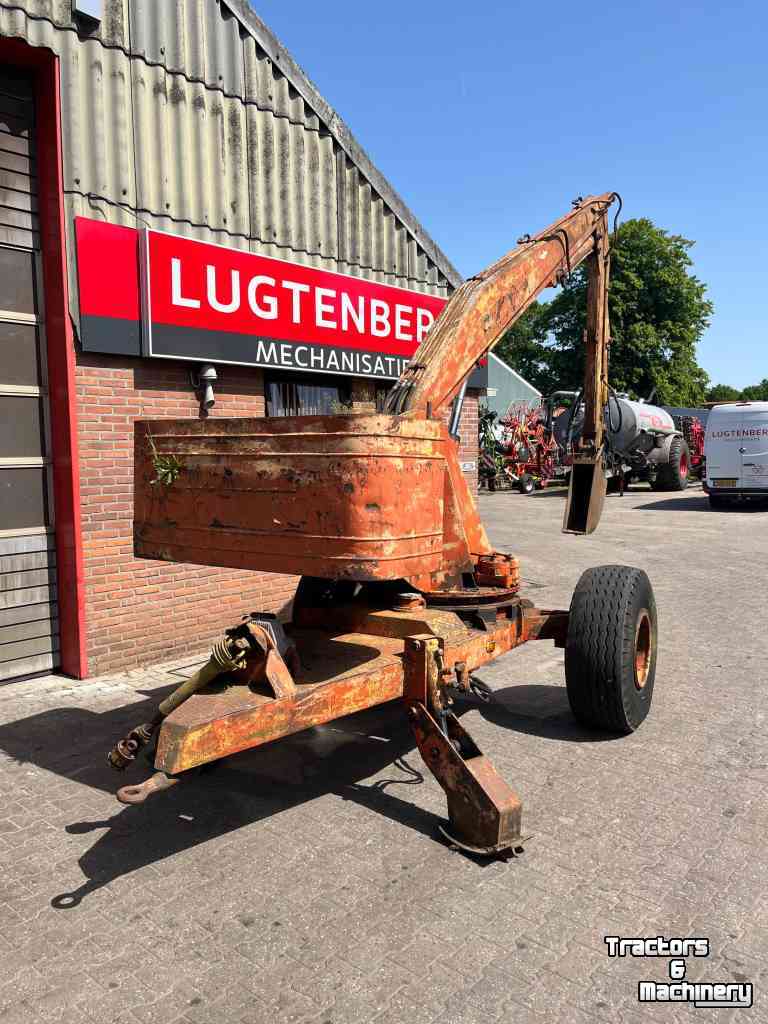 Bandenkraan / Graafmachine op wielen  Landbouwkraan, getrokken kraan, diversen.