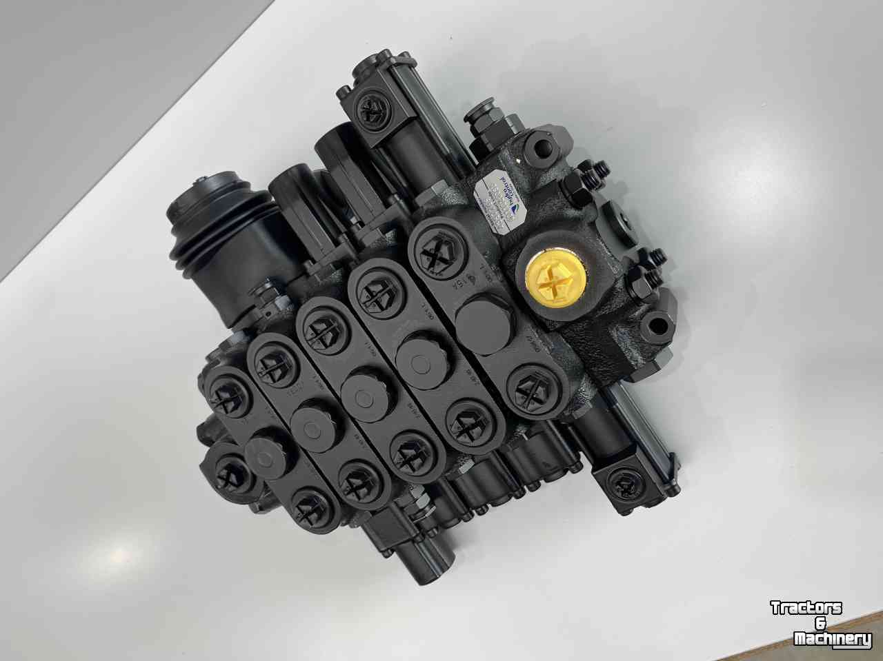 Diverse nieuwe onderdelen Giant ventielblokken NIEUW V6004tele V5003 G4500 G5000