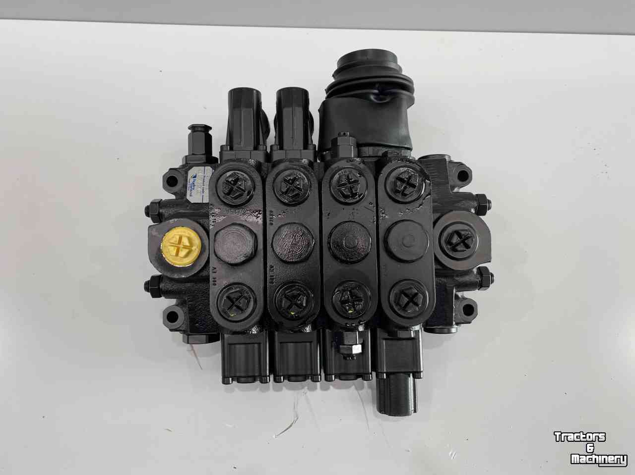 Diverse nieuwe onderdelen Giant ventielblokken NIEUW V6004tele V5003 G4500 G5000