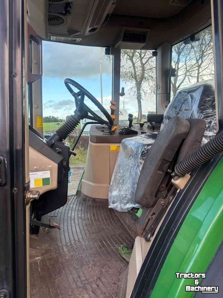 Tractor / Trekker John Deere 6110