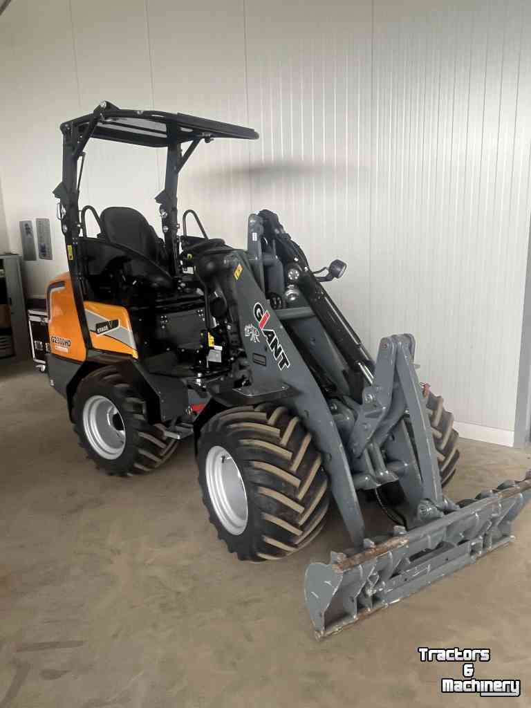 Shovel / Wiellader / Kniklader Giant G2300HD