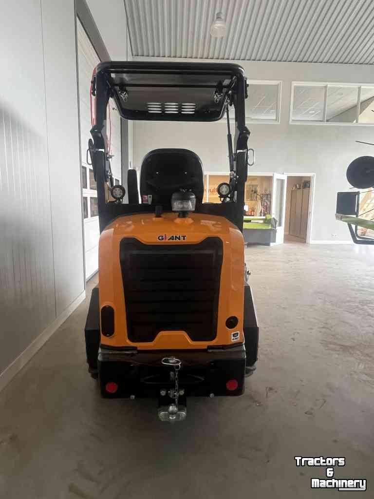 Shovel / Wiellader / Kniklader Giant G2300HD