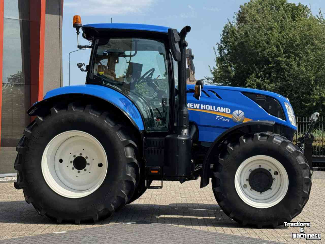Tractor / Trekker New Holland T7.225AC vario Stage V  Full options GPS  Lucht Hydr rem