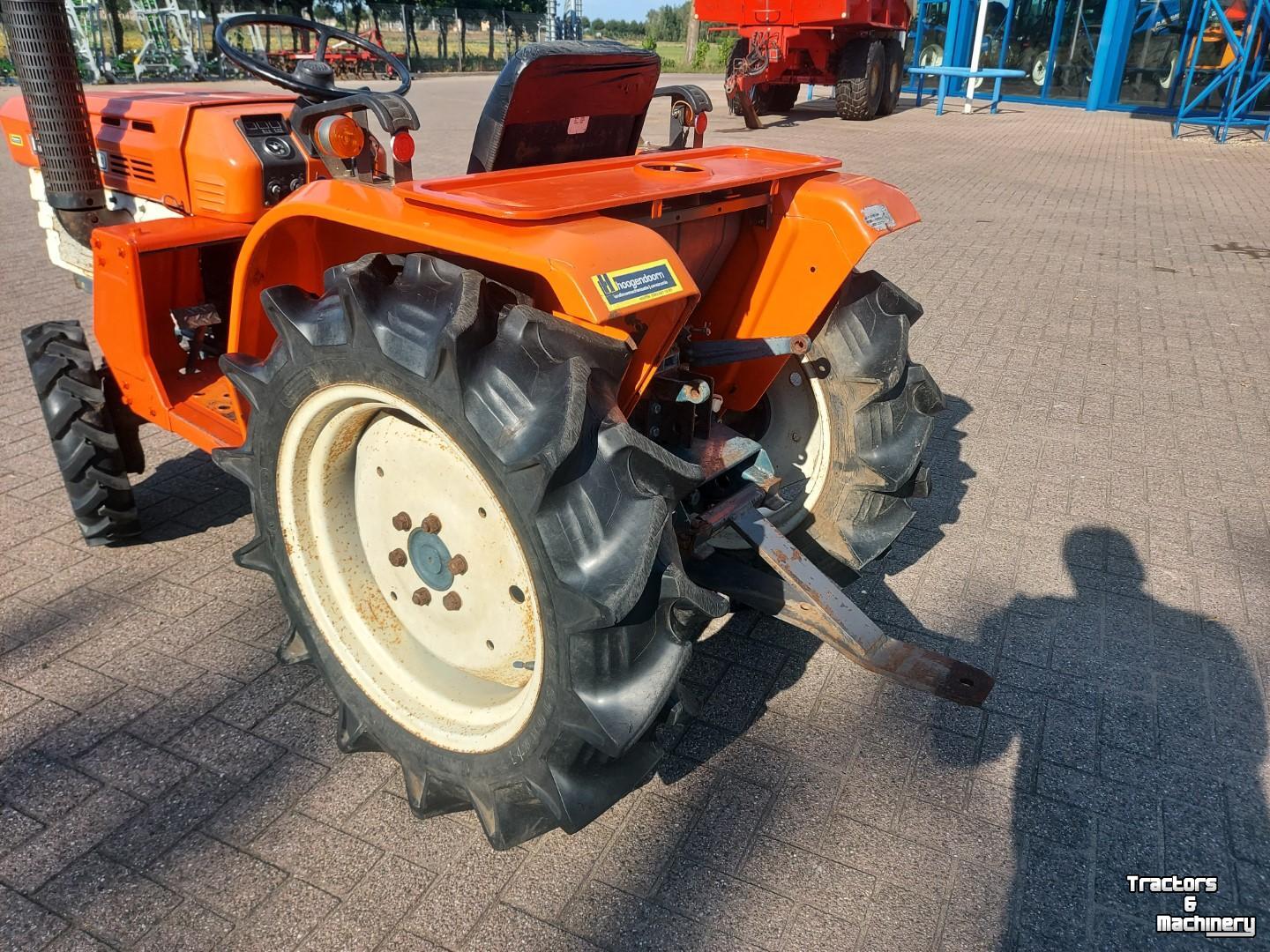 Smalspoor tractor Kubota B1600