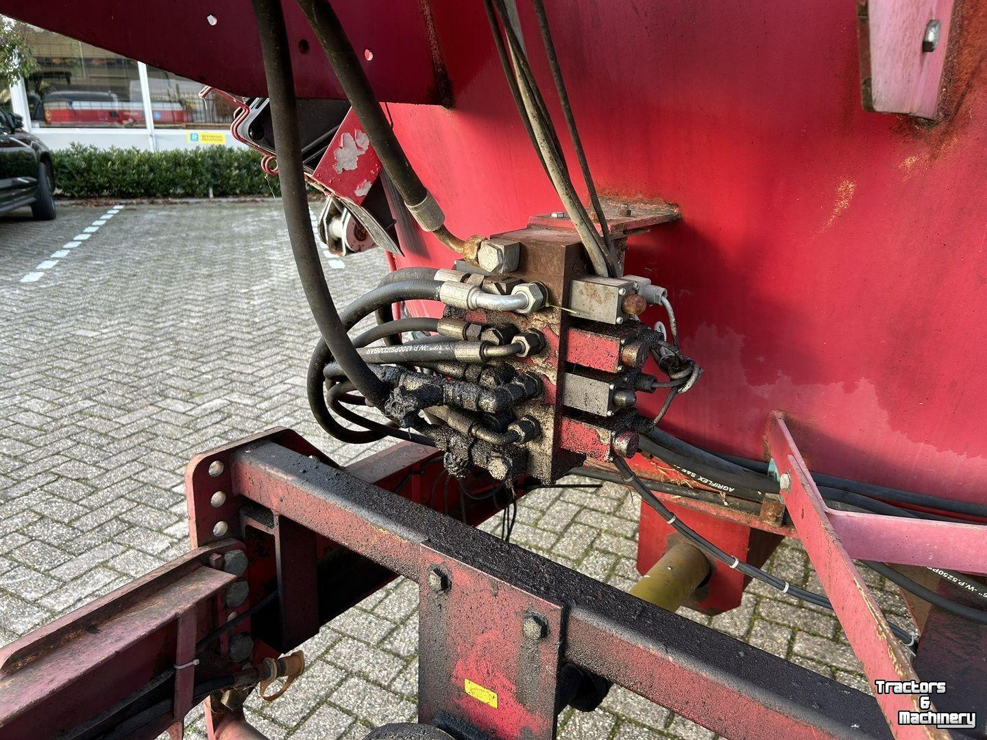 Voermengwagen Vertikaal BVL V-MIX 12 LS