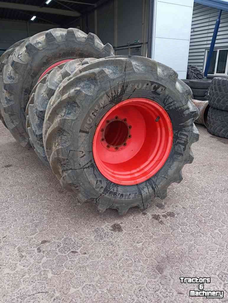 Wielen, Banden, Velgen & Afstandsringen BKT 900/50R42 710/55R30