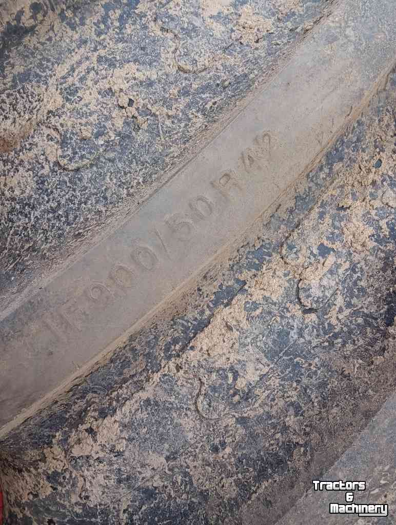 Wielen, Banden, Velgen & Afstandsringen BKT 900/50R42 710/55R30