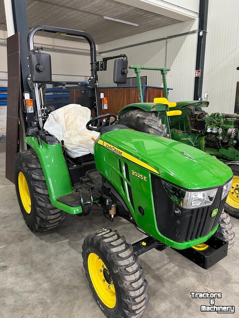 Smalspoor tractor John Deere 3025E