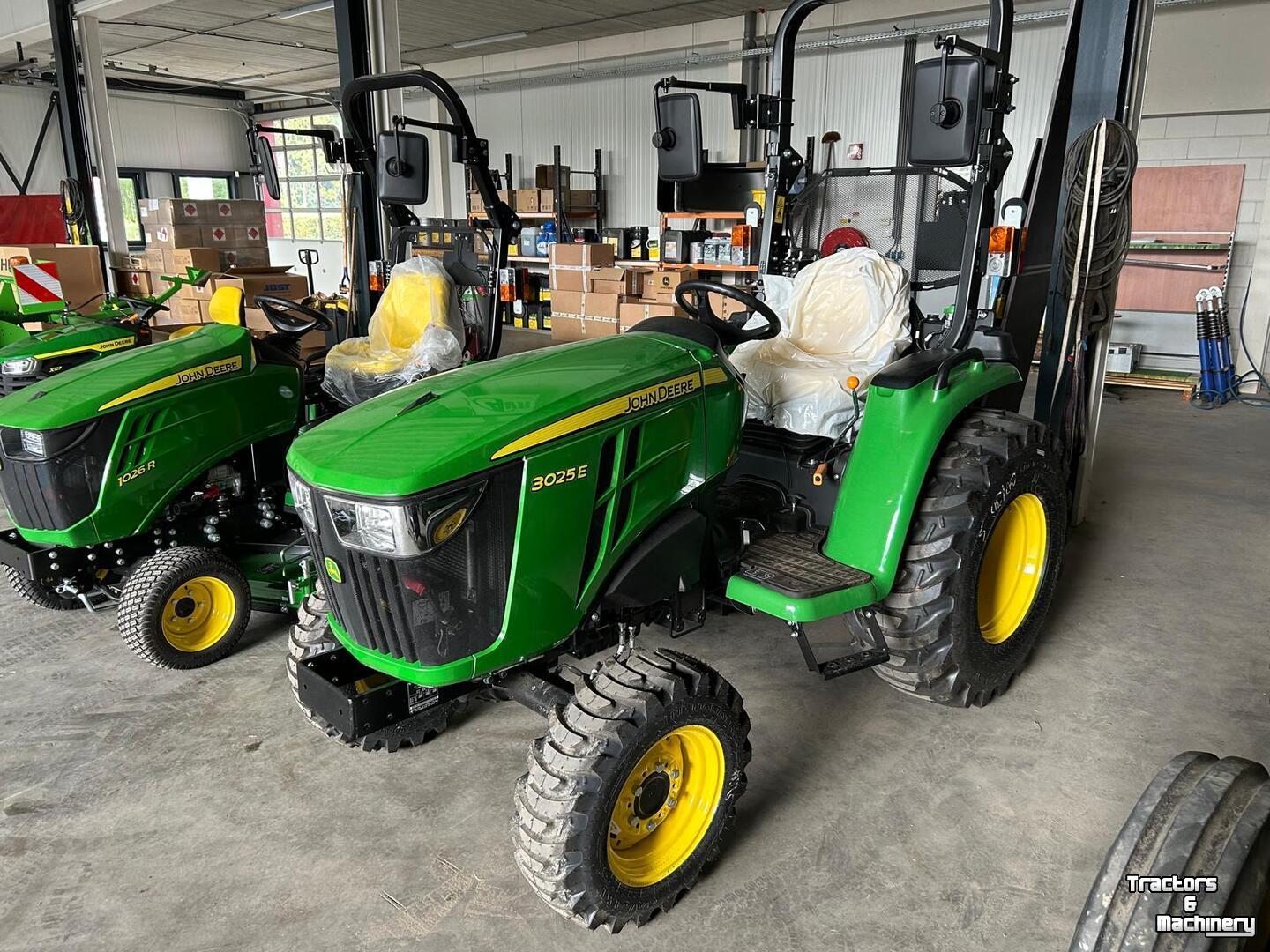Smalspoor tractor John Deere 3025E