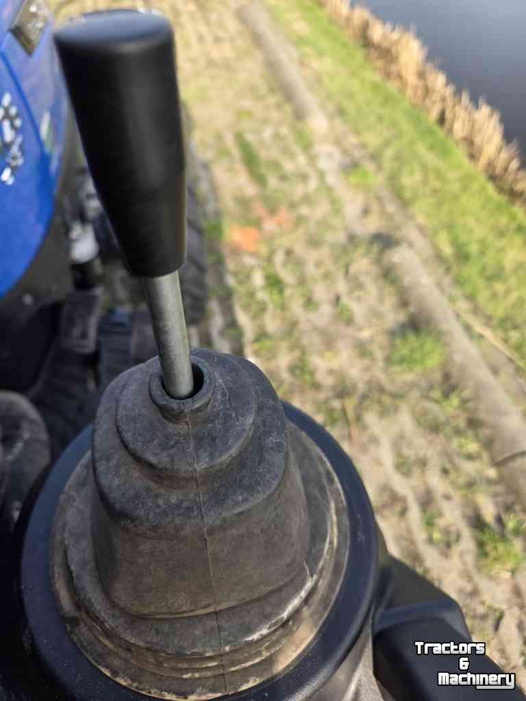 Compact tractor Solis H26