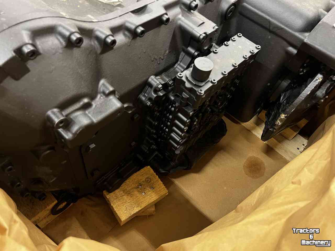 Shovel / Wiellader / Kniklader Case Complete Powershift versnellingsbak ZF voor Case CE 821E, 921E  New Holland W190B, W190BLR, W190B E.I.