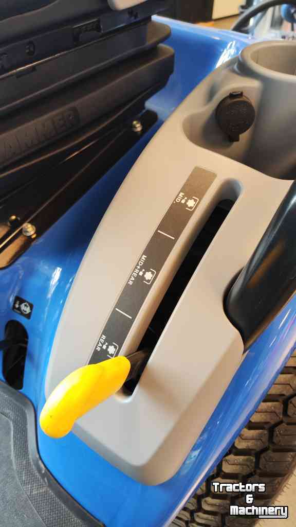 Compact tractor New Holland Boomer 25 Compact