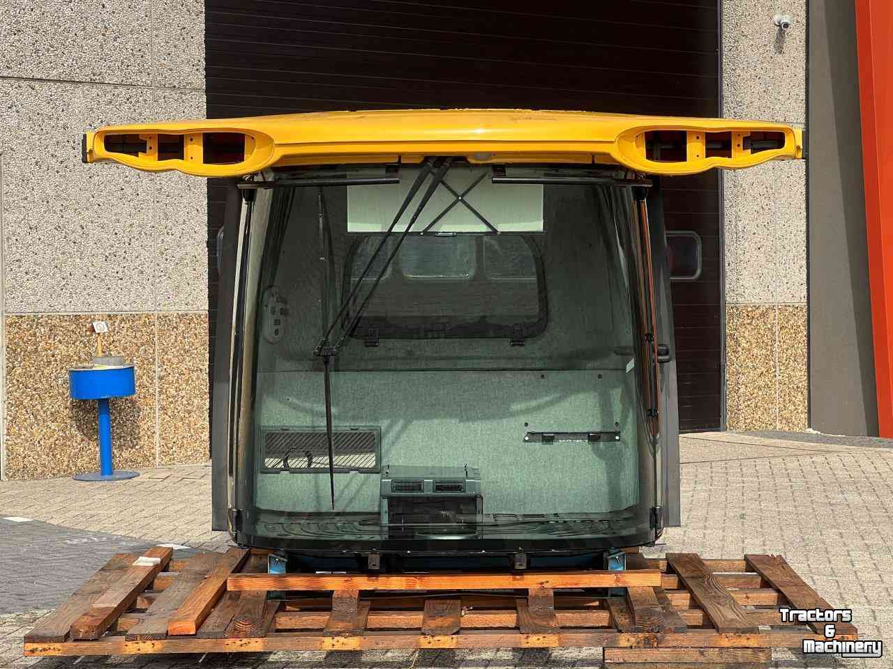 Maaidorser / Combine New Holland Kabine voor CR  Parts nr:47446245