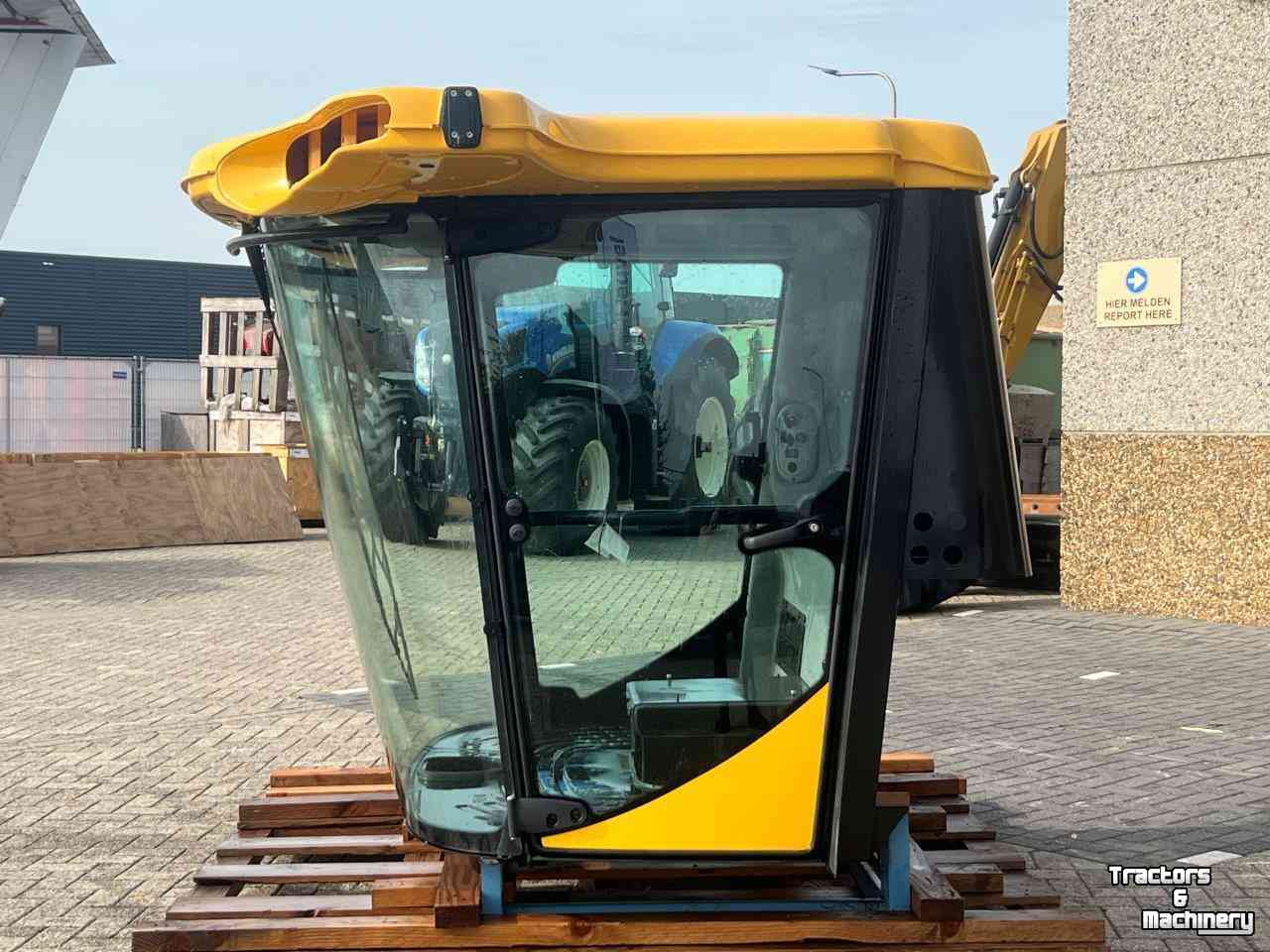 Maaidorser / Combine New Holland Kabine voor CR  Parts nr:47446245