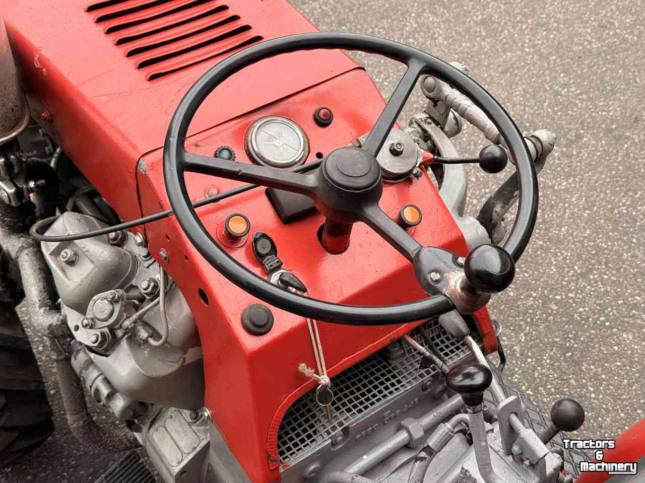 Smalspoor tractor Schanzlin 300A met kluitrooier