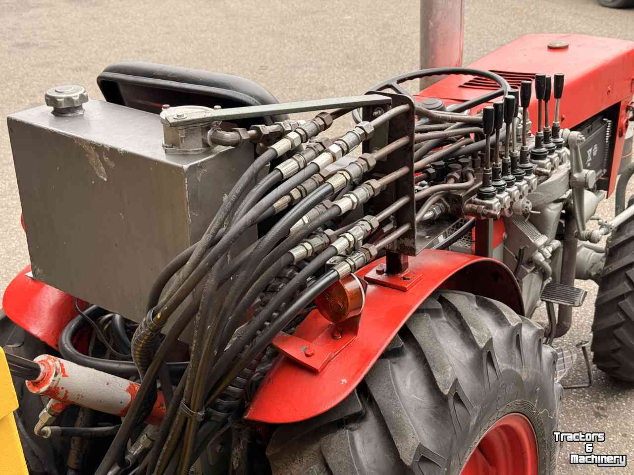 Smalspoor tractor Schanzlin 300A met kluitrooier