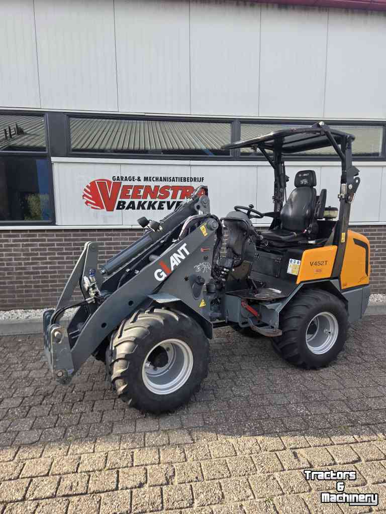 Shovel / Wiellader / Kniklader Giant V452T